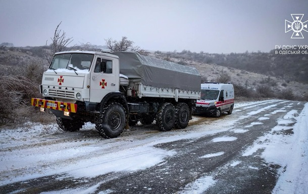 Негода на Одещині: знеструмлено понад 200 сіл, є проблеми на дорогах