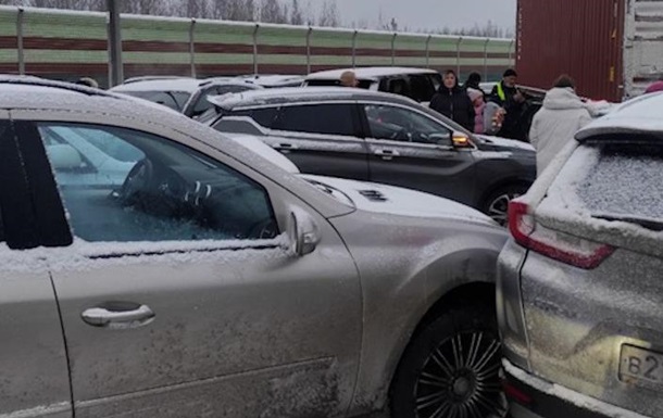 У РФ масштабна ДТП: зіткнулися 50 автомобілів