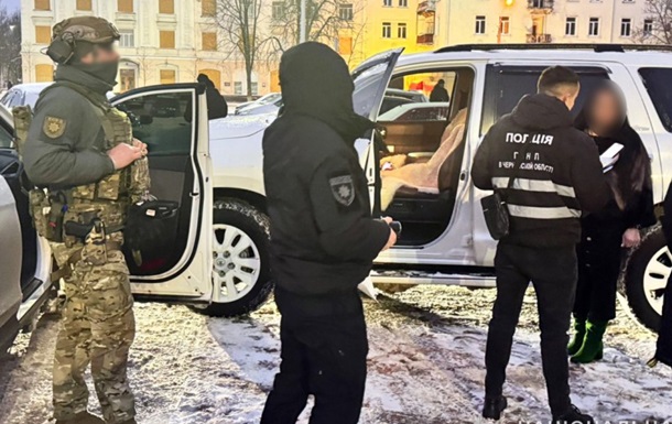 На Чернігівщині під час отримання 200 000 гривень хабаря затримали адвоката