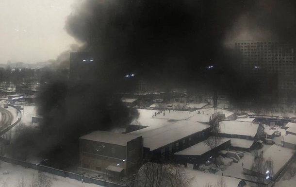 Під Москвою спалахнула потужна пожежа на складі