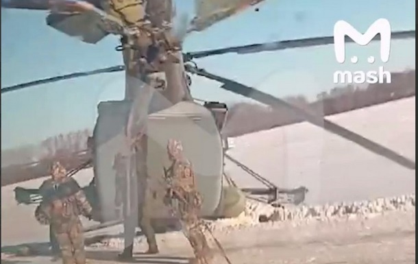 В России аварийно сел вертолет Ми-8