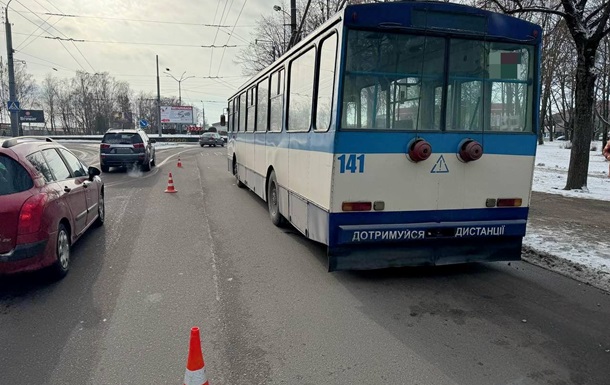 В Ровно под колесами троллейбуса погибла женщина