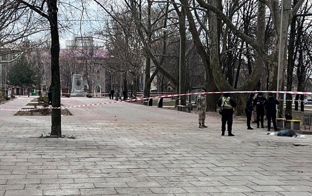 В Запорожье мужчина убил женщину на улице, а затем застрелился