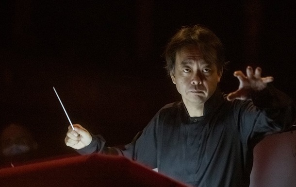 Японський диригент запустив збір на концерт українців в його країні
