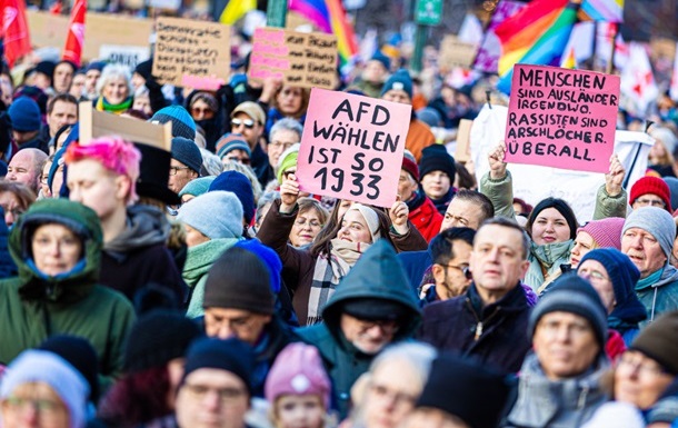 В Германии после протестов упал рейтинг ультраправой партии