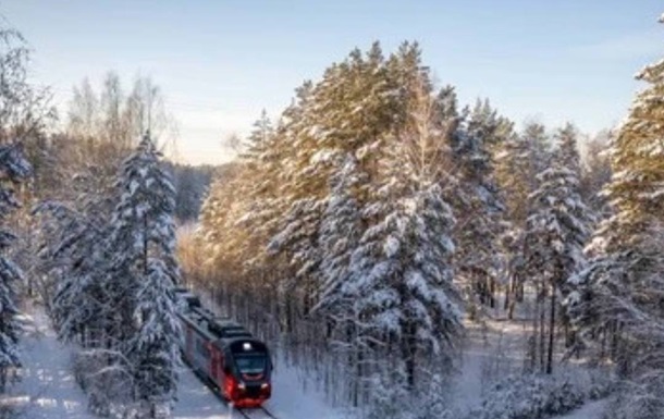 У Росії провідниця переплутала час і вночі висадила пасажирів посеред лісу