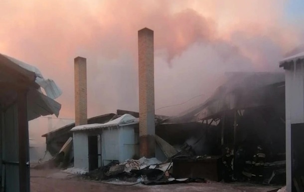 У Челябінській області РФ сталася масштабна пожежа на фабриці