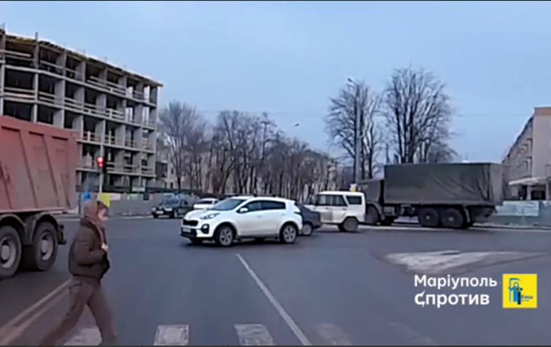 В Мариуполе зафиксировали активное движение грузовиков с БК оккупантов