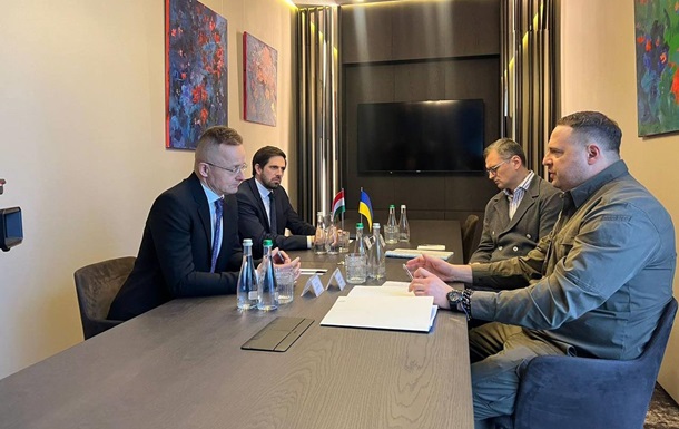 Єрмак і Кулеба зустрілись з головою МЗС Угорщини