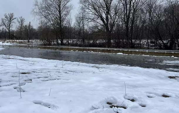 Реки вышли из берегов: в Черниговской области подтоплены дороги