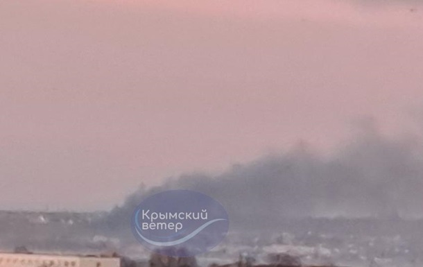 В Крыму вспыхнул пожар на аэродроме - соцсети