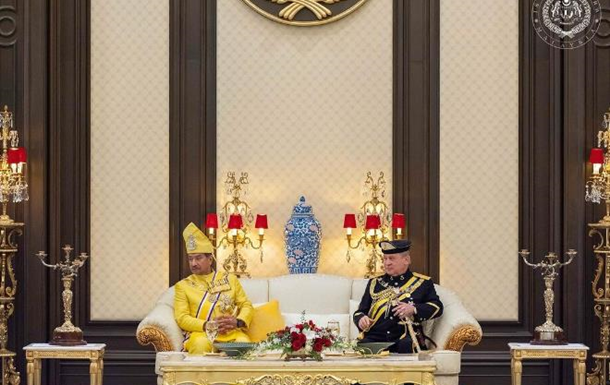 Малайзия возвела на престол нового короля-миллиардера