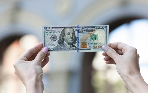 Обсяги готівкової валюти поза банками за рік зросли на 11,8 млрд доларів