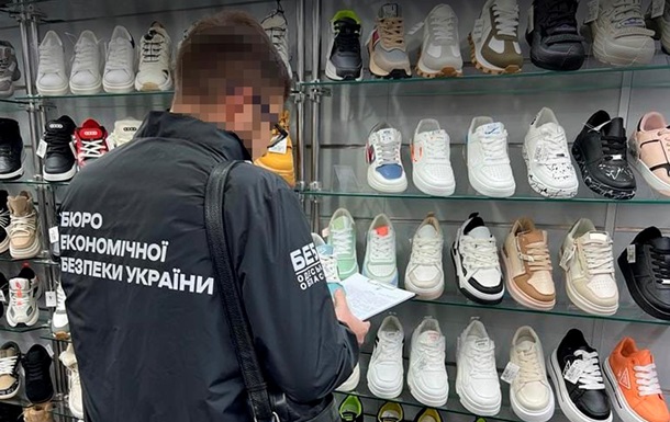 В Одесской области изъяли 100 тысяч пар  брендовых  кроссовок