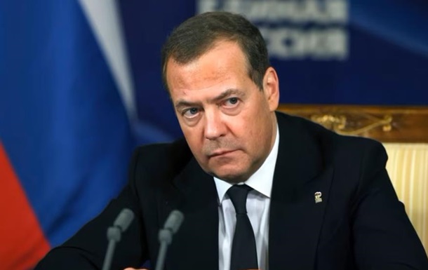 Медведев пригрозил НАТО из-за запланированных военных учений