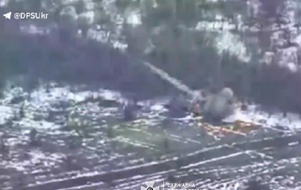 Прикордонники показали знищення бліндажа та техніки РФ FPV-дронами