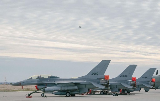 Нідерланди готують додаткові F-16 для України