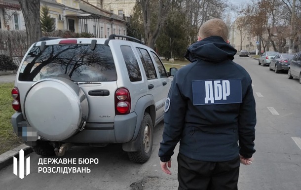 На Миколаївщині військовий намагався продати передані для ЗСУ автомобілі
