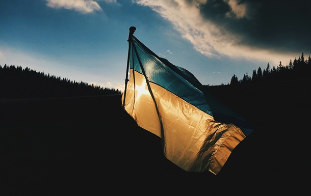 Установлен украинский флаг в Крынках на левом берегу Днепра - сети