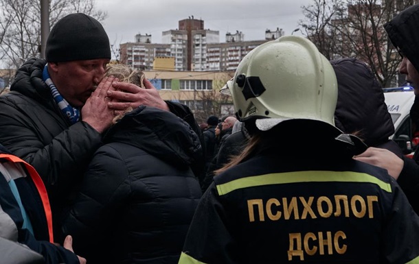 Ракетна атака: у Києві загасили масштабні пожежі