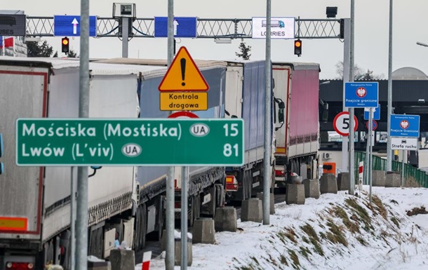 Польські фермери заблокують фури на кордоні - ДПСУ
