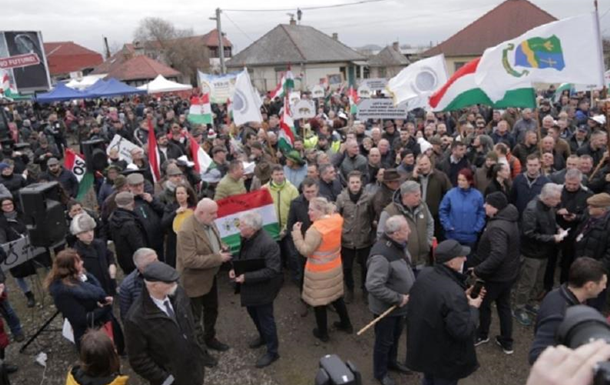 Біля кордону з Україною угорські фермери влаштували протест