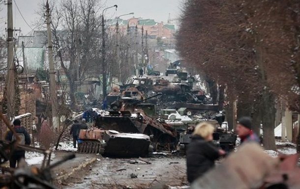 Сиярто подарили фрагмент российского танка, уничтоженного на Киевщине