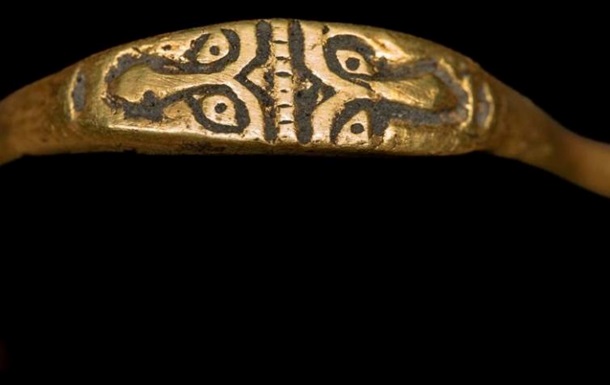 A gold ring with the image of a two-faced god was found in Poland