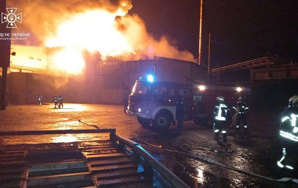 На Кіровоградщині під час ліквідації масштабної пожежі загинув рятувальник