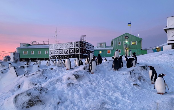 Украинские полярники показали летнюю ночь на станции Академик Вернадский