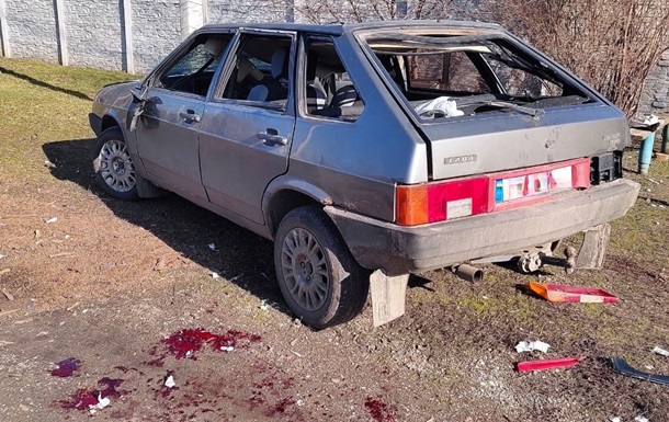 На Дніпропетровщині російський дрон влучив в авто, двоє поранених