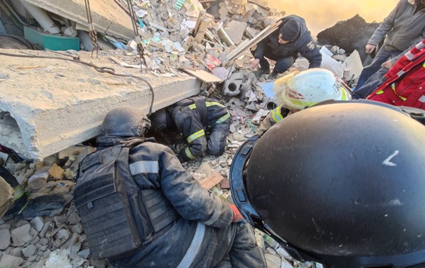 Из-под завалов дома в Купянске извлекли тело женщины - ОВА