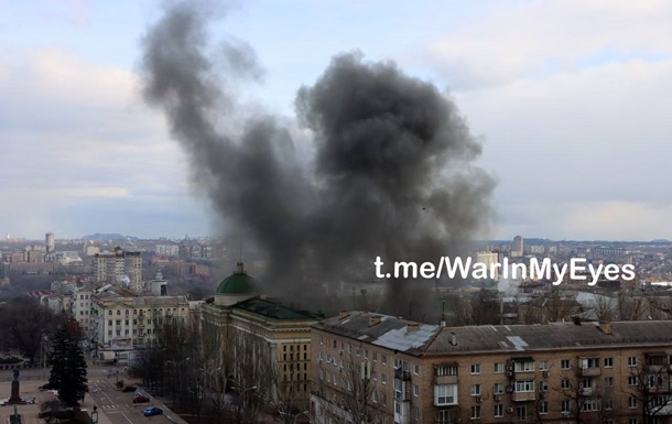 У Донецьку поблизу  уряду  ДНР  пролунали вибухи