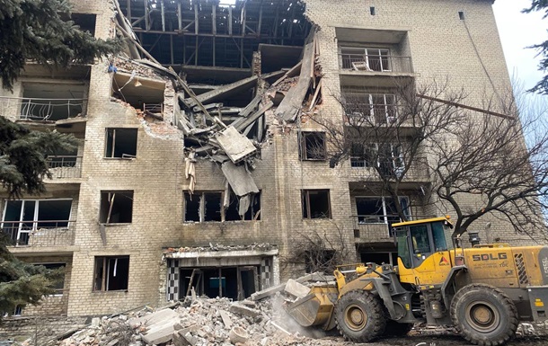 Россияне обстреляли жилье переселенцев в Доброполье, есть раненые