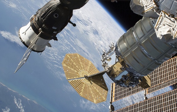 Тут їм не Голівуд: чому у РФ не вийде збити космічні супутники 