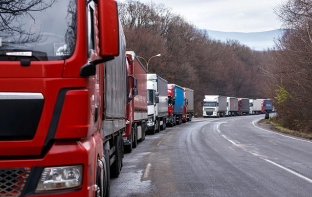 Въезд в Украину в очередях ожидают 2500 грузовиков - ГПСУ