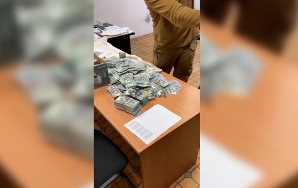 У экс-главы Черниговской областной ВВК нашли $1 млн - СМИ