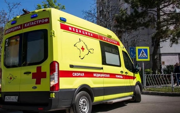Окупанти намагаються зменшити дефіцит лікарів у Криму