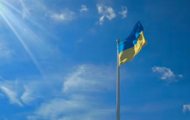 На кордоні з РФ підняли найбільший український прапор у Європі