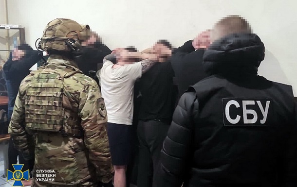 В Житомире пойман заключенный, выманивавший деньги у родственников военных