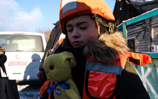 На Донеччині з двох громад евакуювали всіх дітей 