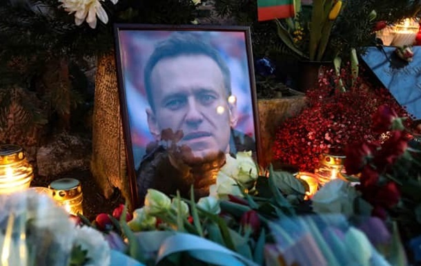 Названо дату і місце похорону Навального 