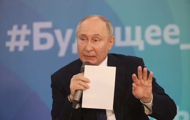 Путин ввел должности политруков в госучреждениях России - СМИ