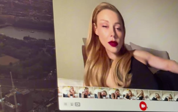 Кароль вразила чуттєвим кліпом у стилі webcam