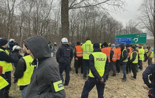 Польська поліція завадила перемовам українських водіїв з мітингарями - ЗМІ
