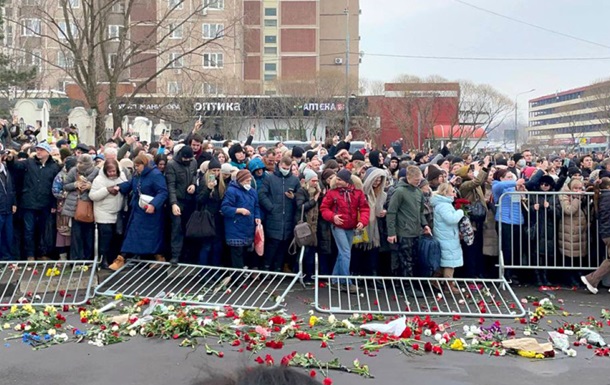 Похорони Навального: кількість затриманих подвоїлася