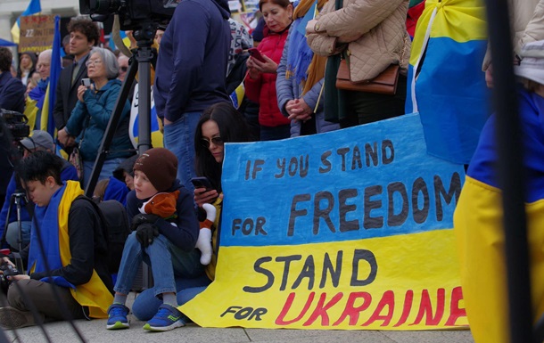 США продлили действие гуманитарных разрешений на въезд для украинцев