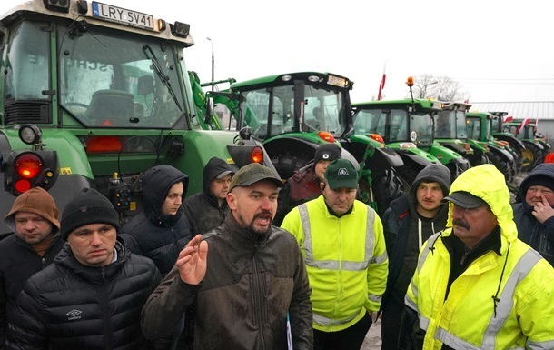 Польські фермери продовжили блокаду кордону до кінця квітня - ЗМІ