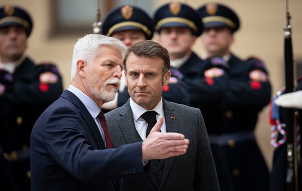 Франция поможет Чехии приобрести для Украины боеприпасы