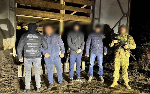 Уклонисты пытались бежать из Украины в грузовике для животных